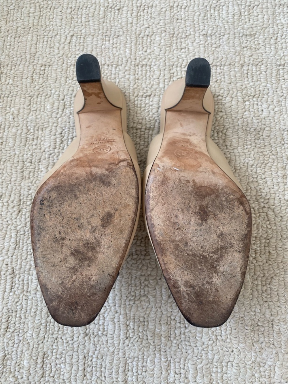 CHANEL Two-Tone Beige and Black Cap-Toe Mule Heels - size 7 1/2 - Picture 9 of 12